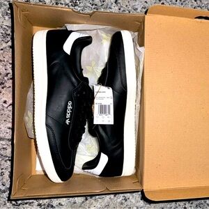 (BRAND NEW) Adidas Sambas Black n White